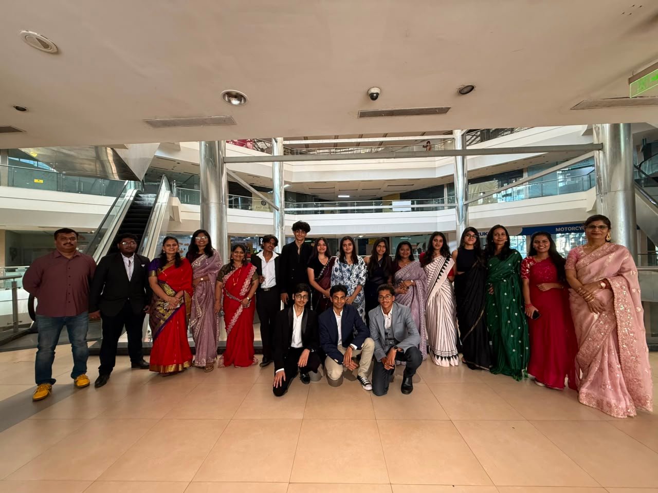 EduEmpire students and faculty together at a farewell evening